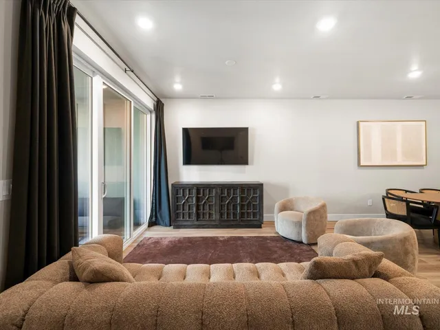 $385,000 | 207 South Pecknold Lane, Star, ID 83669