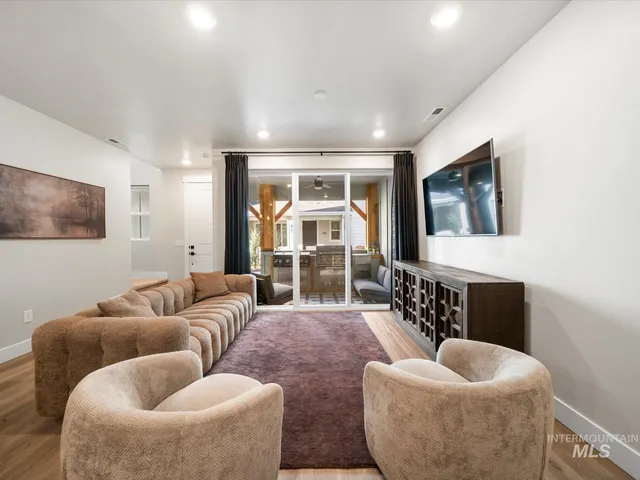 $385,000 | 207 South Pecknold Lane, Star, ID 83669