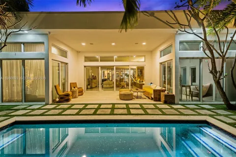 $3,395,000 | 865 West 47th Street, Miami Beach, FL 33140
