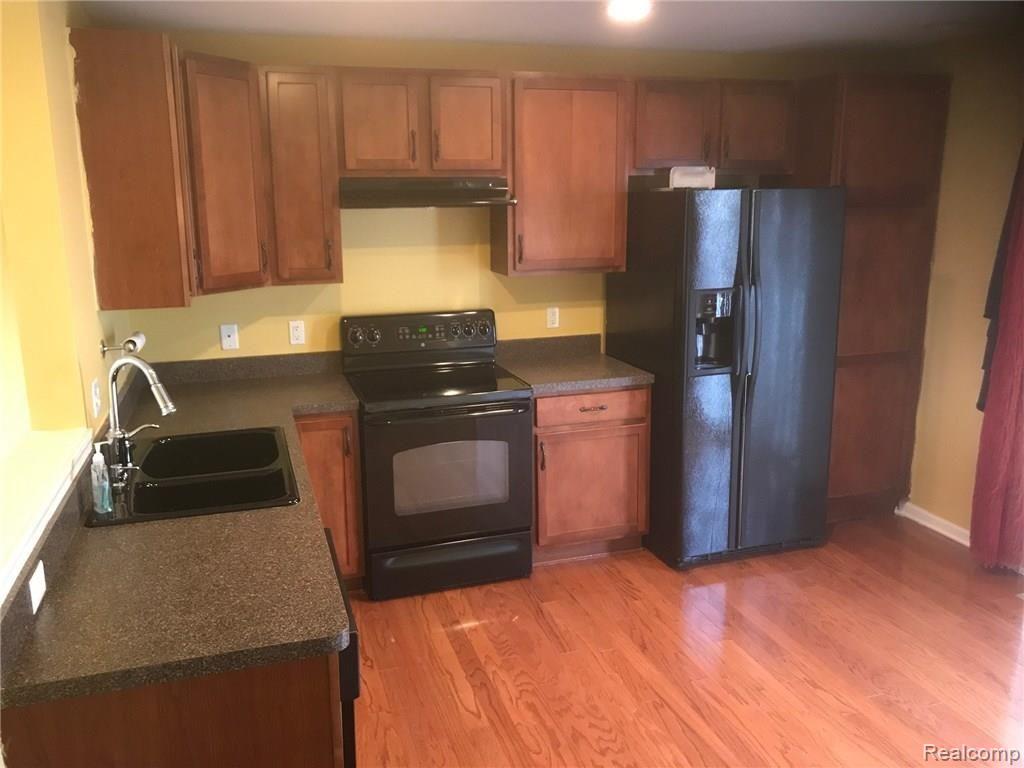 27978 Declaration Drive Novi, MI 48377 - Photo 3 of 15