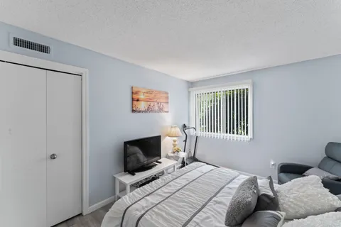 $269,000 | 352 Heritage Village, Unit B, Southbury, CT 06488