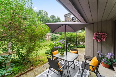 $269,000 | 352 Heritage Village, Unit B, Southbury, CT 06488