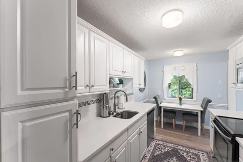 $269,000 | 352 Heritage Village, Unit B, Southbury, CT 06488