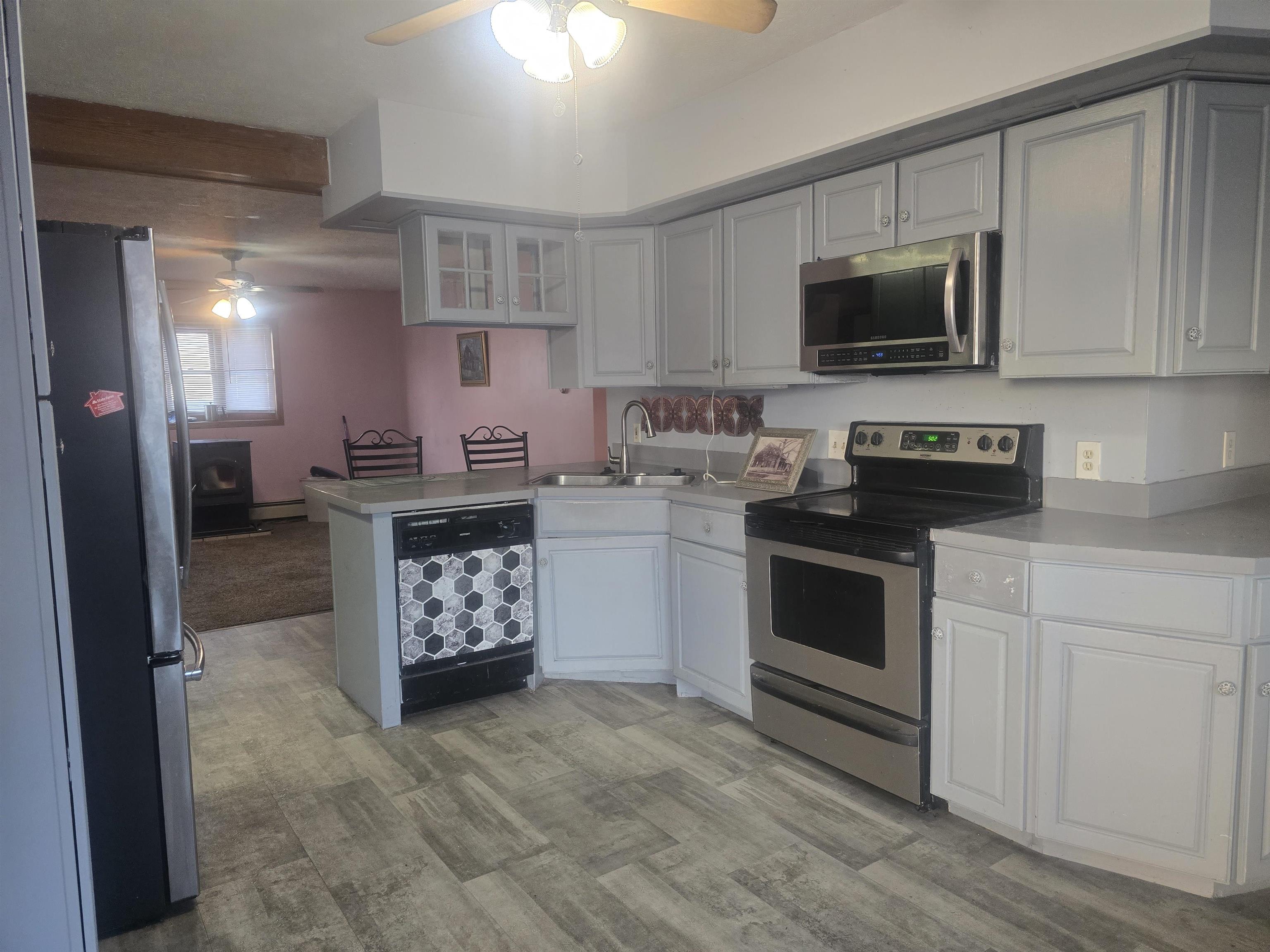 41 Main Street Allenstown, NH 03275 - Photo 3 of 35