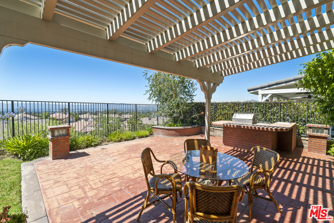 20536 Bergamo Way Porter Ranch, CA 91326 - Photo 13 of 34 Gallery Image 13