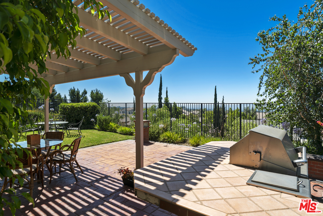 20536 Bergamo Way Porter Ranch, CA 91326 - Photo 18 of 34 Gallery Image 18