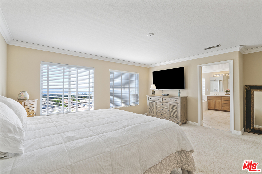 20536 Bergamo Way Porter Ranch, CA 91326 - Photo 24 of 34 Gallery Image 24