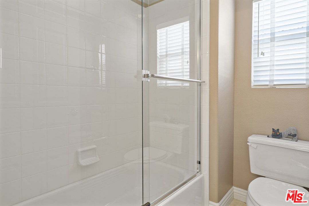 20536 Bergamo Way Porter Ranch, CA 91326 - Photo 29 of 34 Gallery Image 29