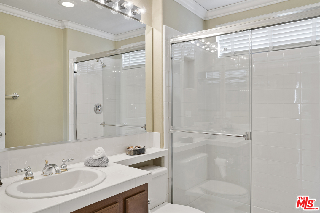 20536 Bergamo Way Porter Ranch, CA 91326 - Photo 32 of 34 Gallery Image 32