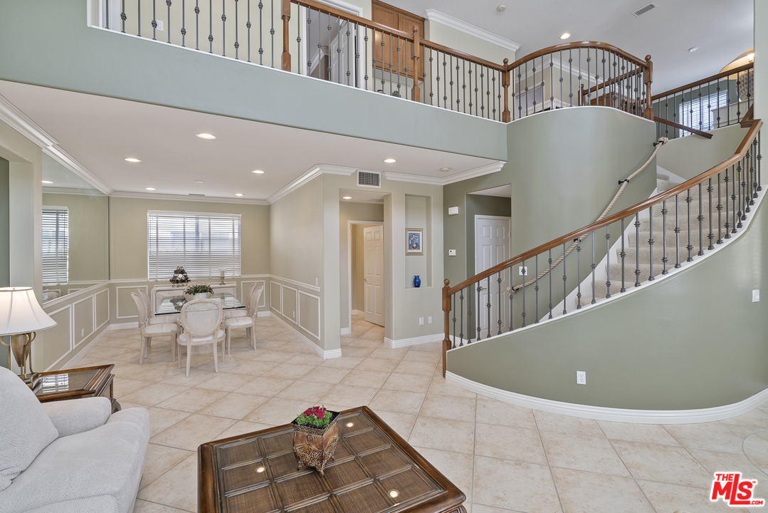 20536 Bergamo Way Porter Ranch, CA 91326 - Photo 5 of 34 Gallery Image 5