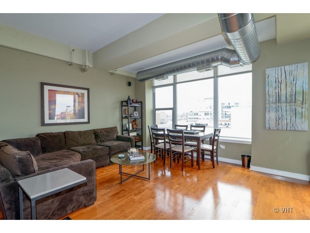 901 West Madison Street, Unit 809 Chicago, IL 60607 - Photo 2 of 12 a living room with furniture and a large window