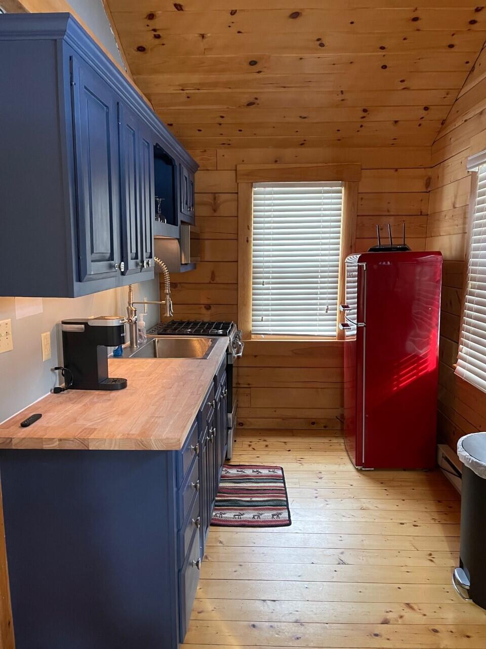 884-889 Beach Road Lincolnville, ME 04849 - Photo 4 of 15 Cabin #32 - Kitchen