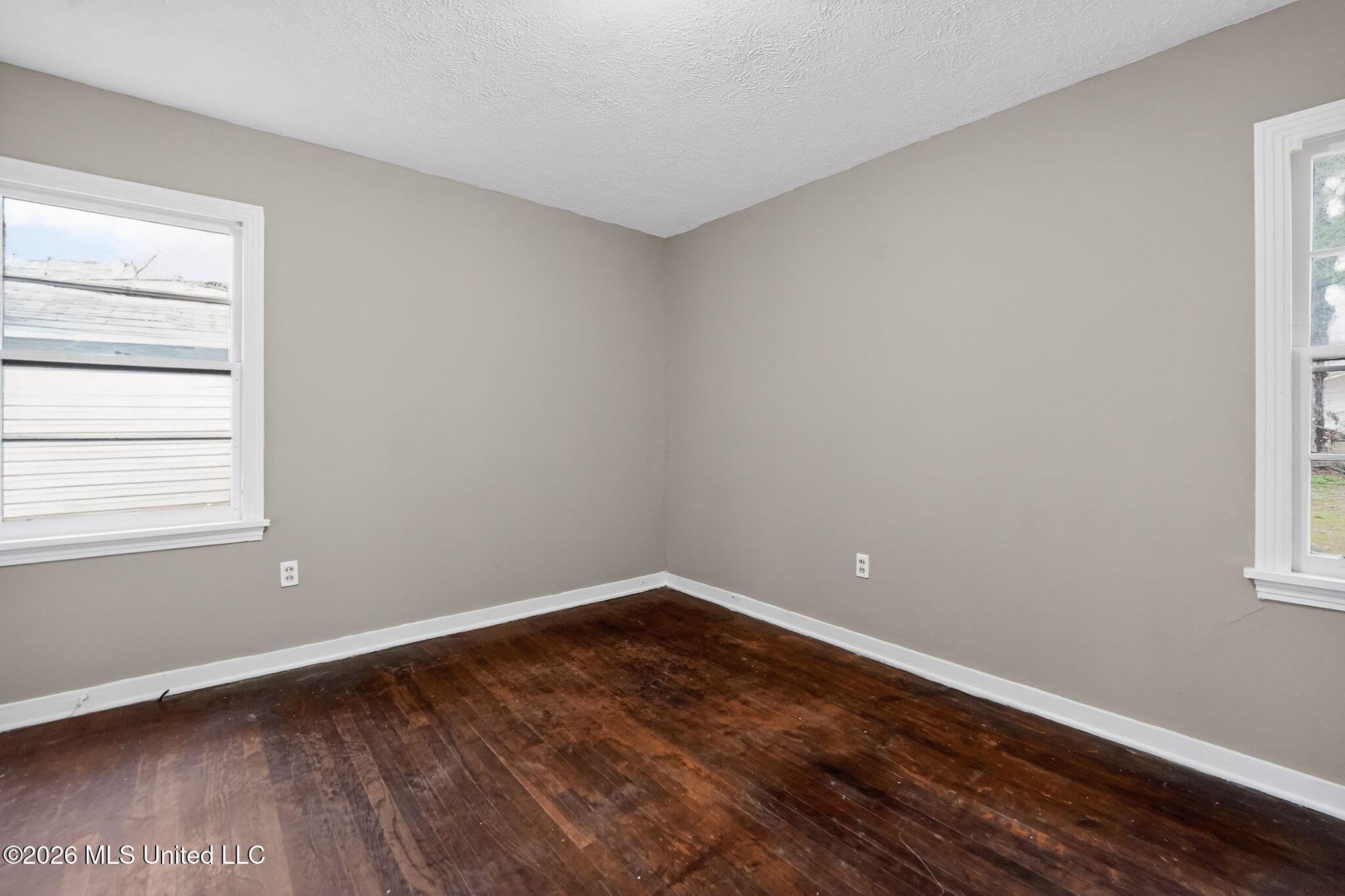 734 Montclair Place Jackson, MS 39206 - Photo 12 of 37 12_734_Montclair_Pl_Jackson_MS_39206-Liv