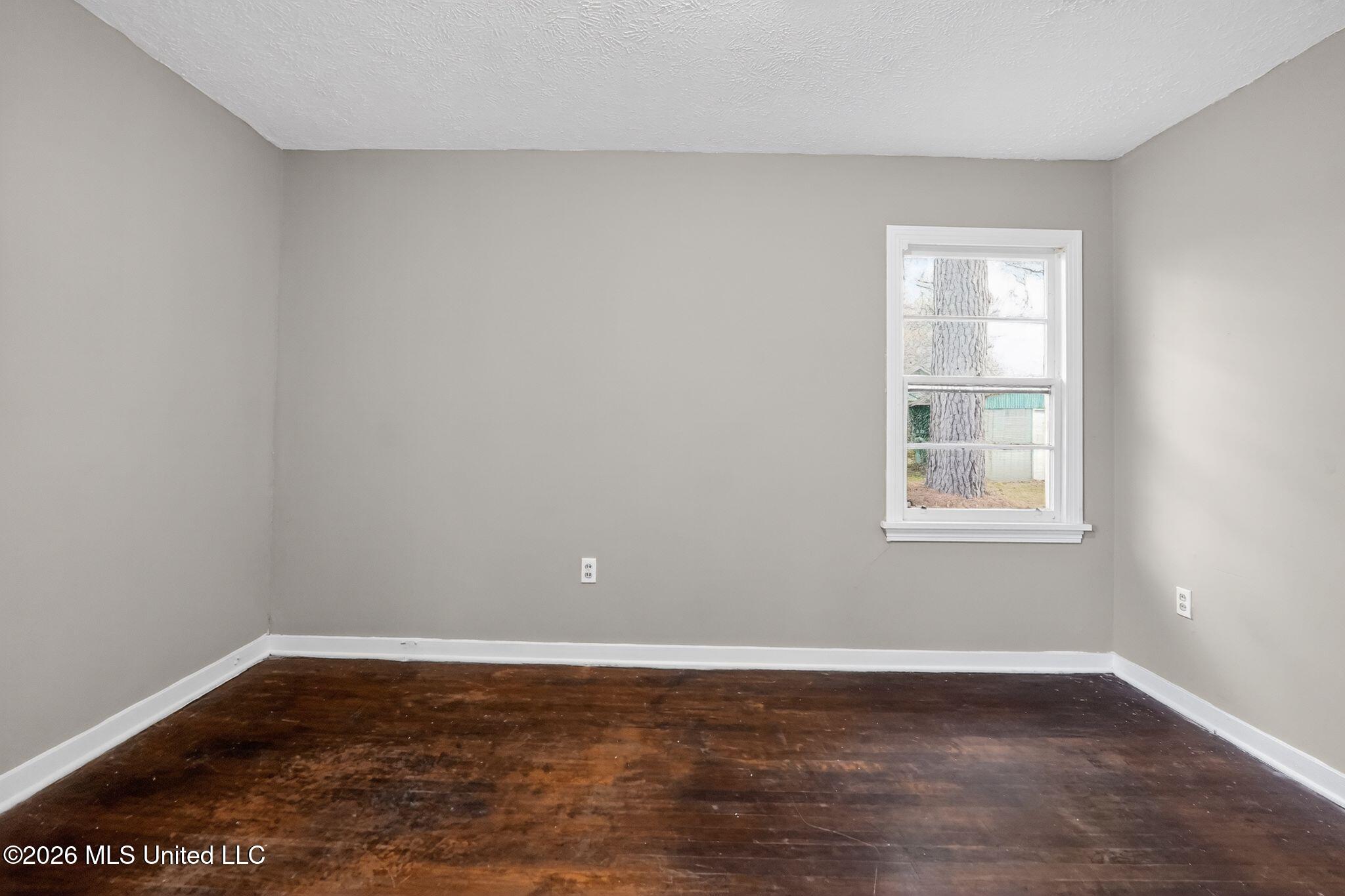 734 Montclair Place Jackson, MS 39206 - Photo 19 of 37 19_734_Montclair_Pl_Jackson_MS_39206-Liv