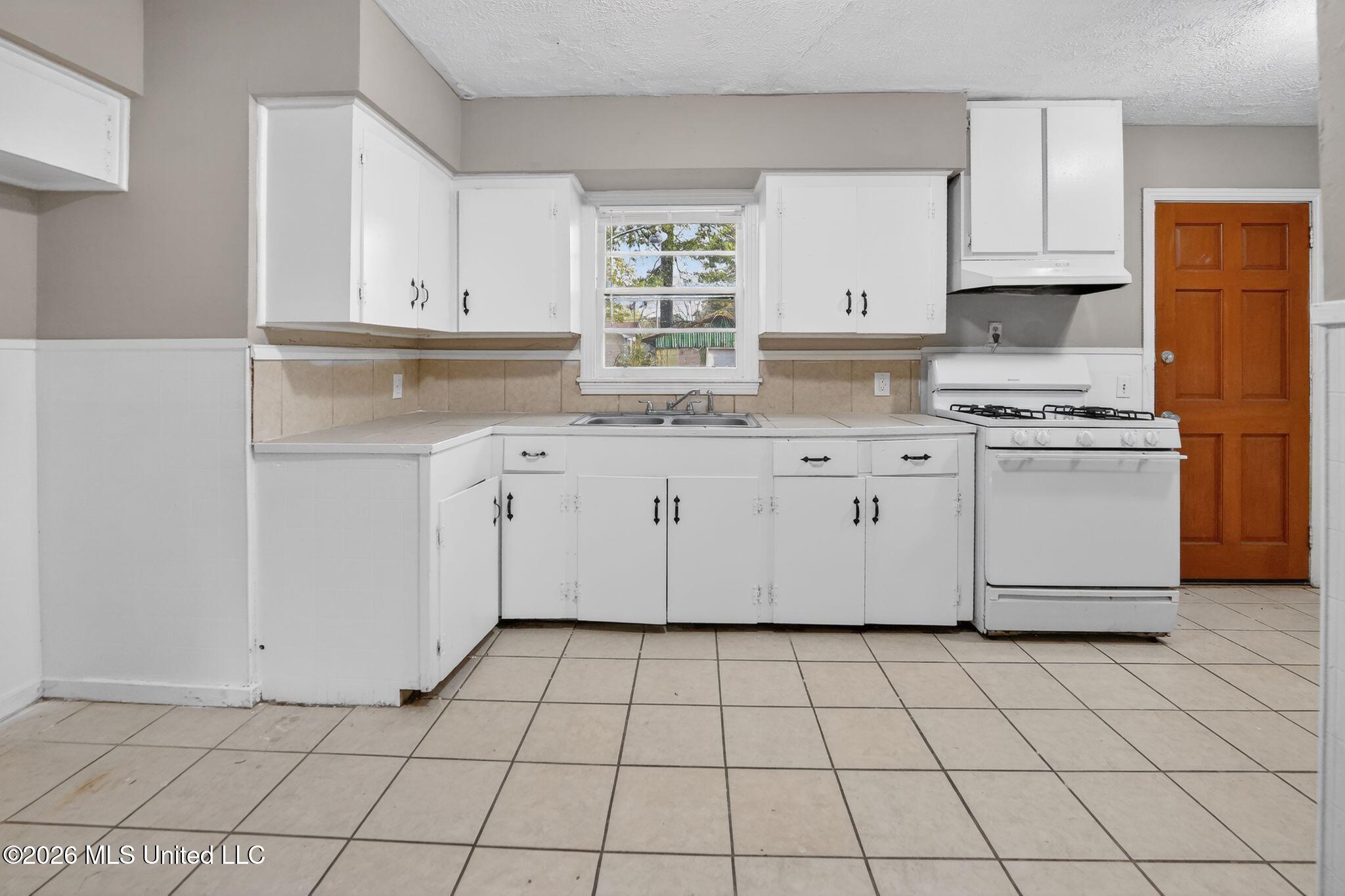 734 Montclair Place Jackson, MS 39206 - Photo 24 of 37 24_734_Montclair_Pl_Jackson_MS_39206-Kit