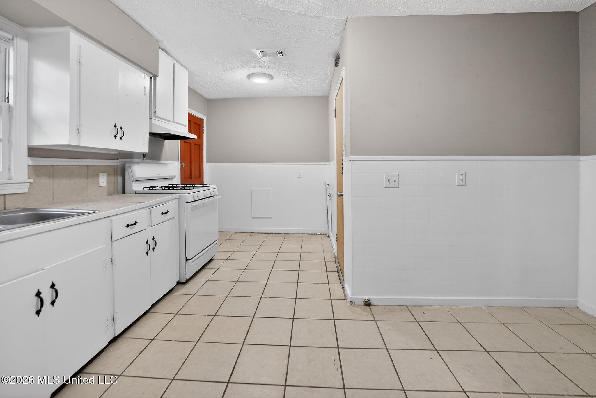 734 Montclair Place Jackson, MS 39206 - Photo 26 of 37 26_734_Montclair_Pl_Jackson_MS_39206-Kit