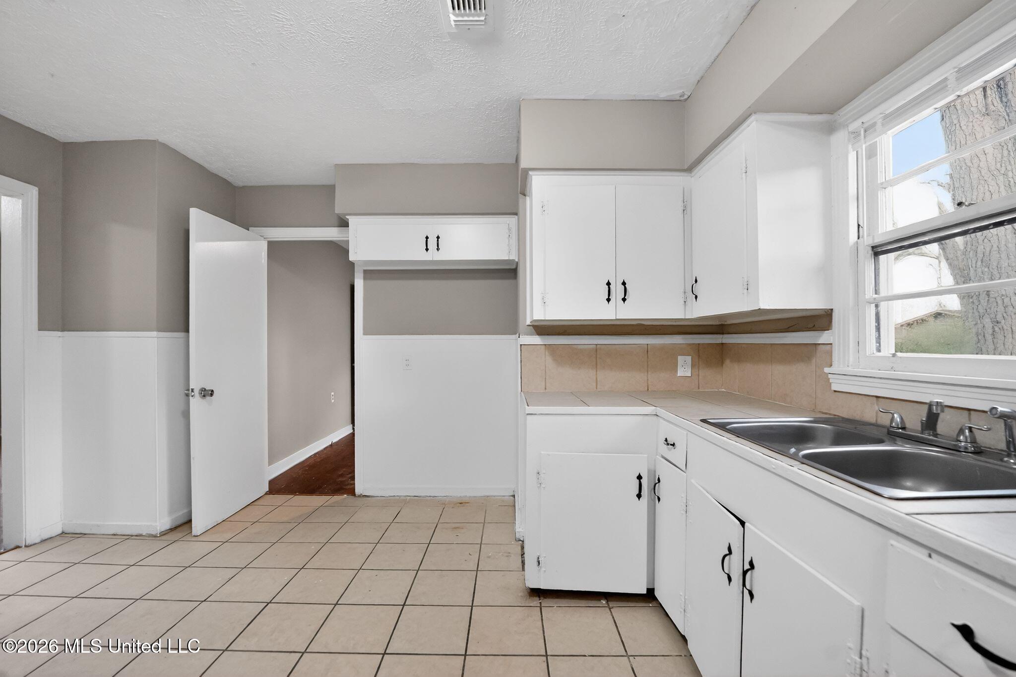 734 Montclair Place Jackson, MS 39206 - Photo 28 of 37 28_734_Montclair_Pl_Jackson_MS_39206-Kit