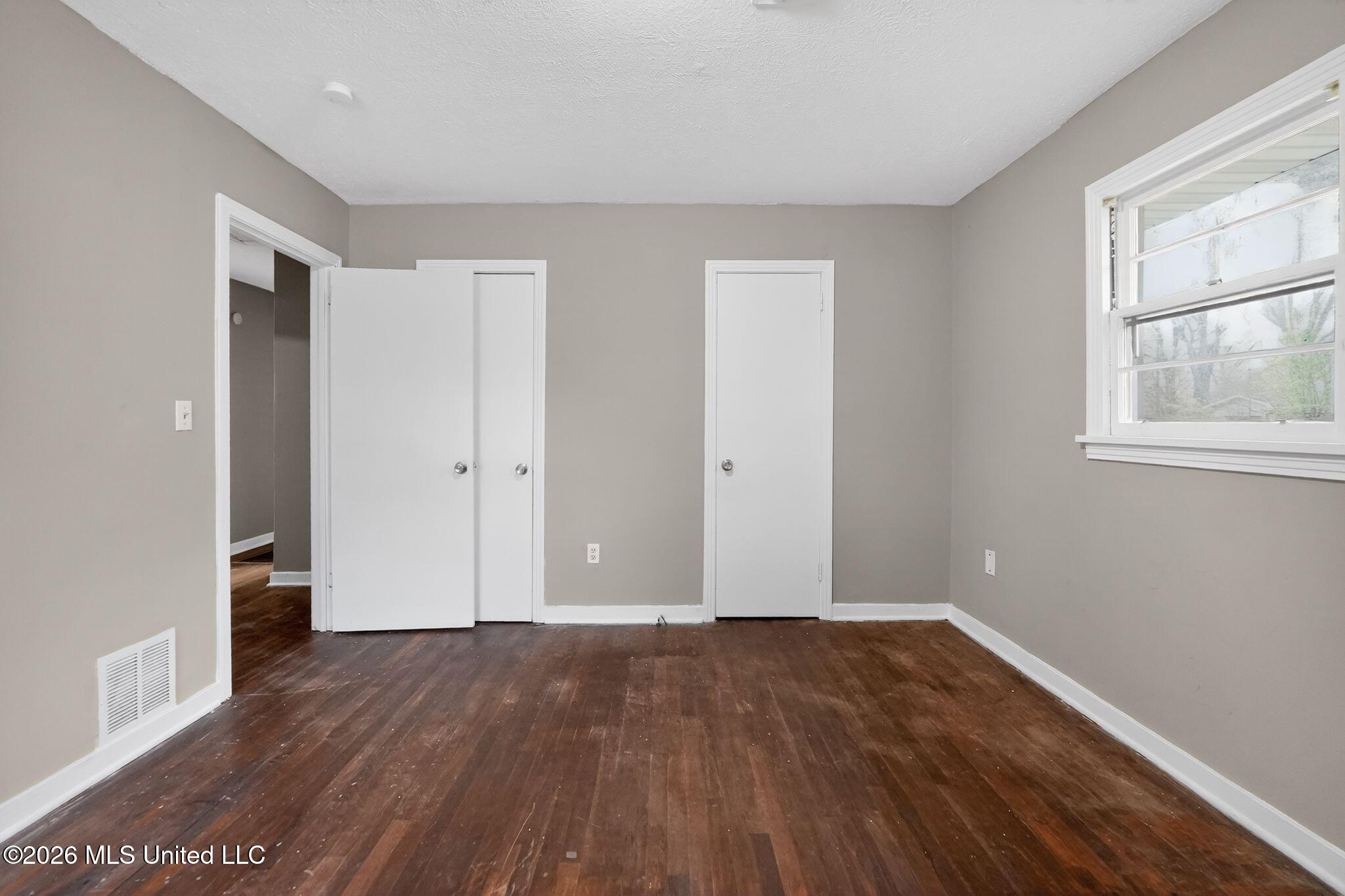 734 Montclair Place Jackson, MS 39206 - Photo 29 of 37 29_734_Montclair_Pl_Jackson_MS_39206-Bed