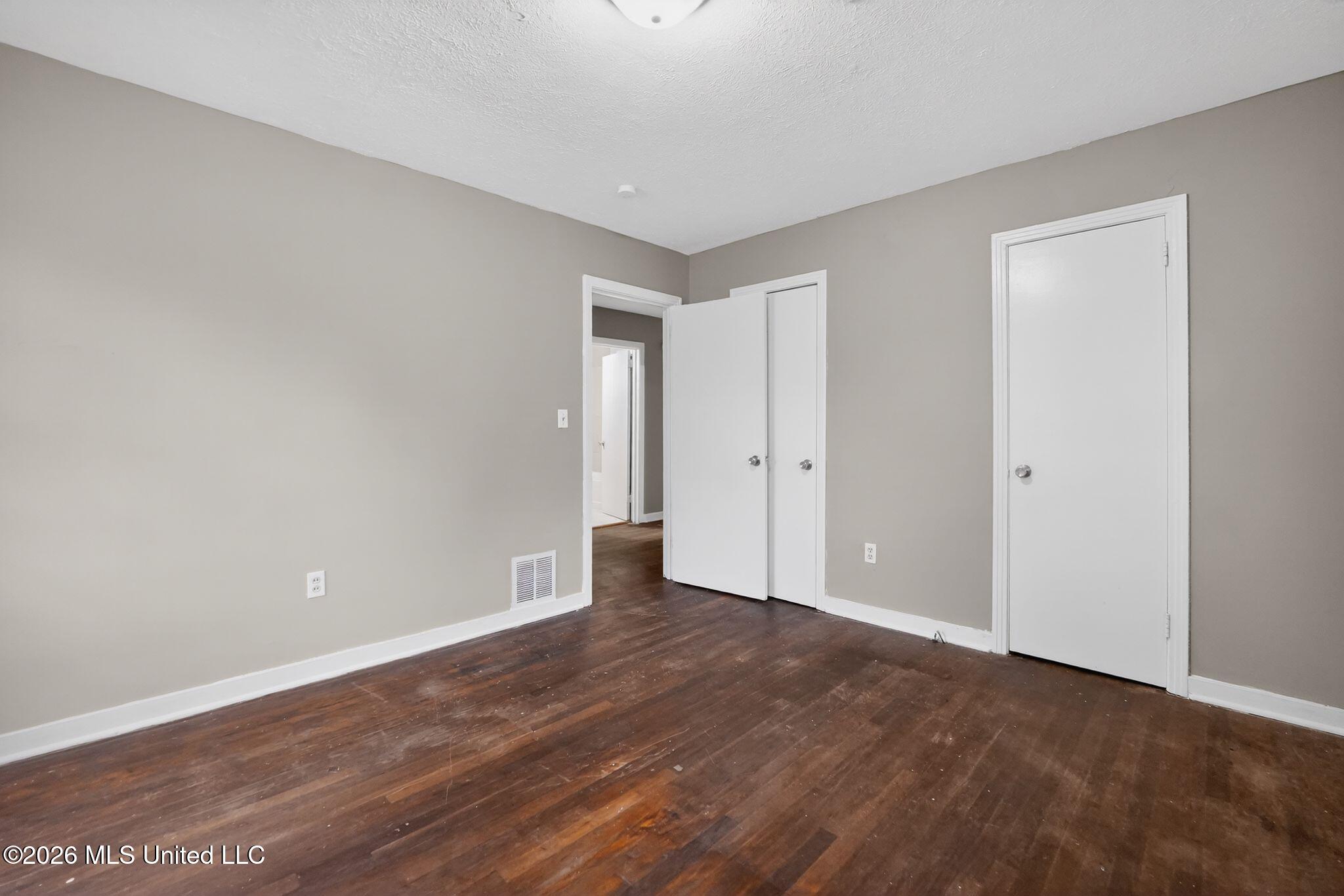 734 Montclair Place Jackson, MS 39206 - Photo 31 of 37 31_734_Montclair_Pl_Jackson_MS_39206-Bed