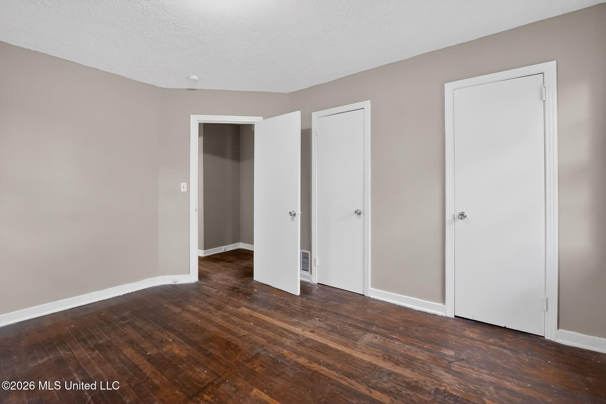 734 Montclair Place Jackson, MS 39206 - Photo 32 of 37 32_734_Montclair_Pl_Jackson_MS_39206-Bed