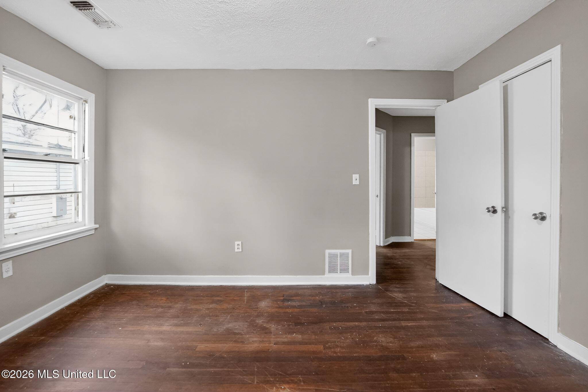 734 Montclair Place Jackson, MS 39206 - Photo 34 of 37 34_734_Montclair_Pl_Jackson_MS_39206-Bed