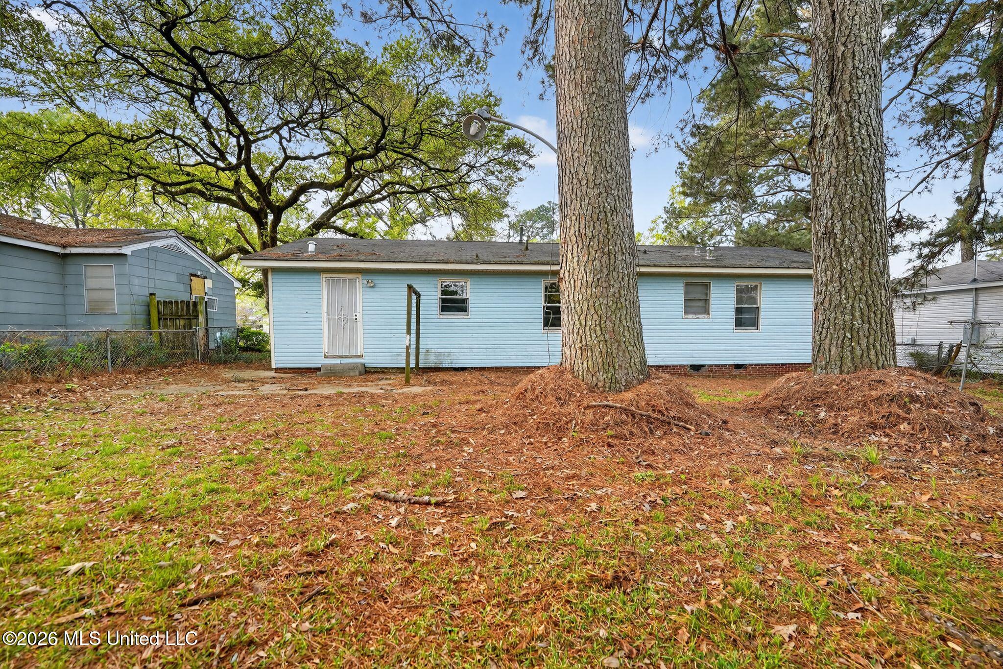 734 Montclair Place Jackson, MS 39206 - Photo 4 of 37 01_734_Montclair_Pl_Jackson_MS_39206-Ext