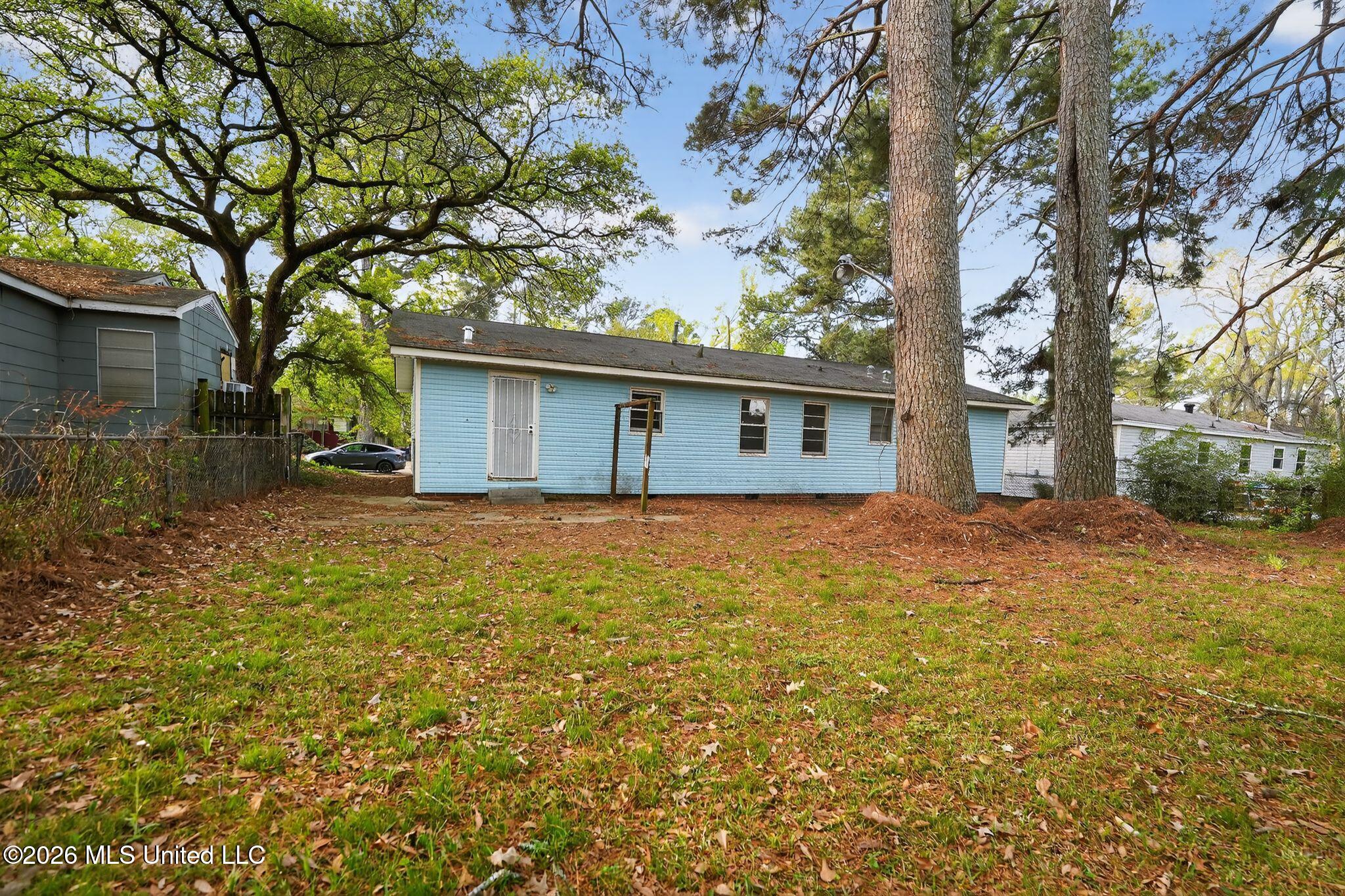 734 Montclair Place Jackson, MS 39206 - Photo 5 of 37 05_734_Montclair_Pl_Jackson_MS_39206-Ext