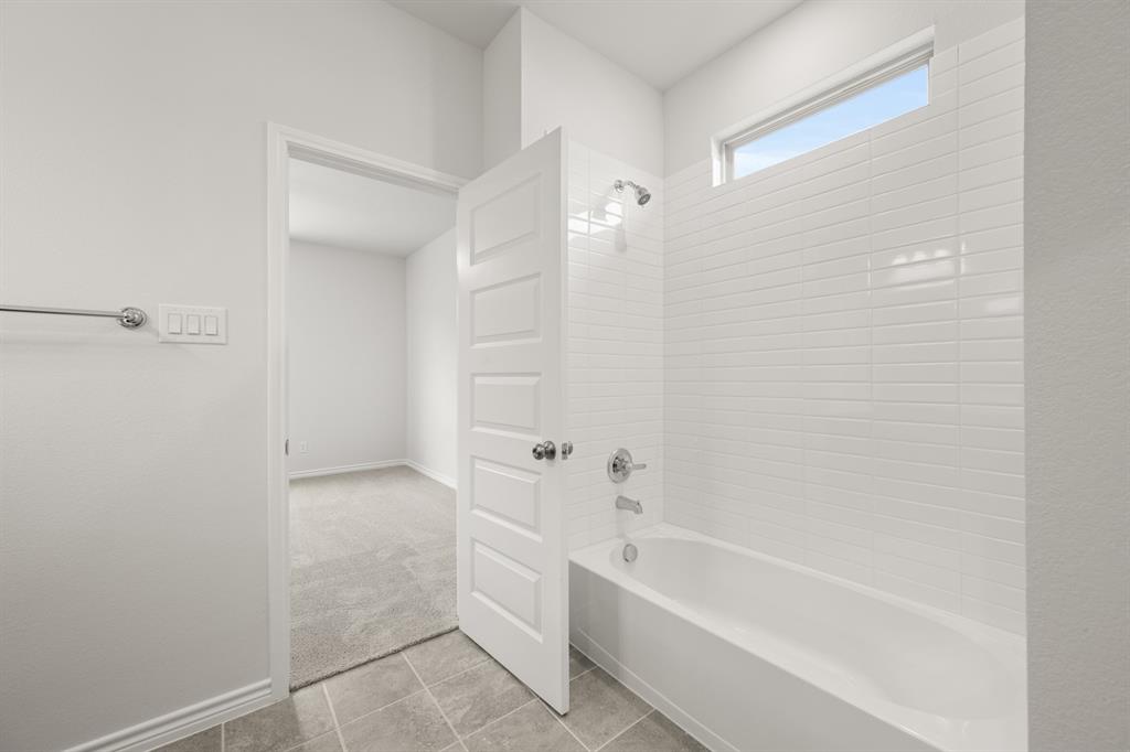 409-411 Saddle Drive Denton, TX 76209 - Photo 19 of 29 a bathroom with a bathtub and a shower