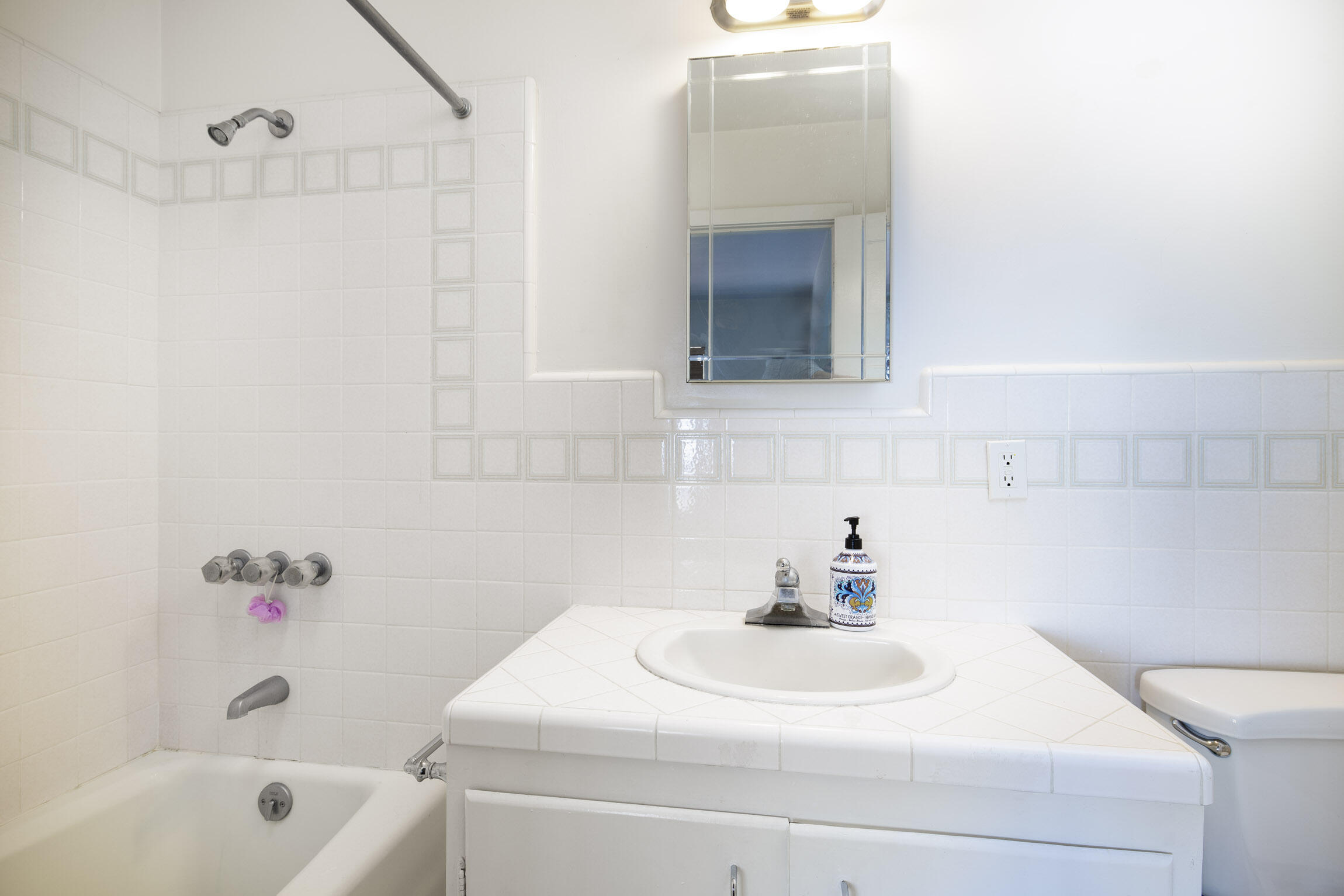 1731 Las Tunas Road Santa Barbara, CA 93103 - Photo 11 of 18 1731 Las Tunas Bath 2