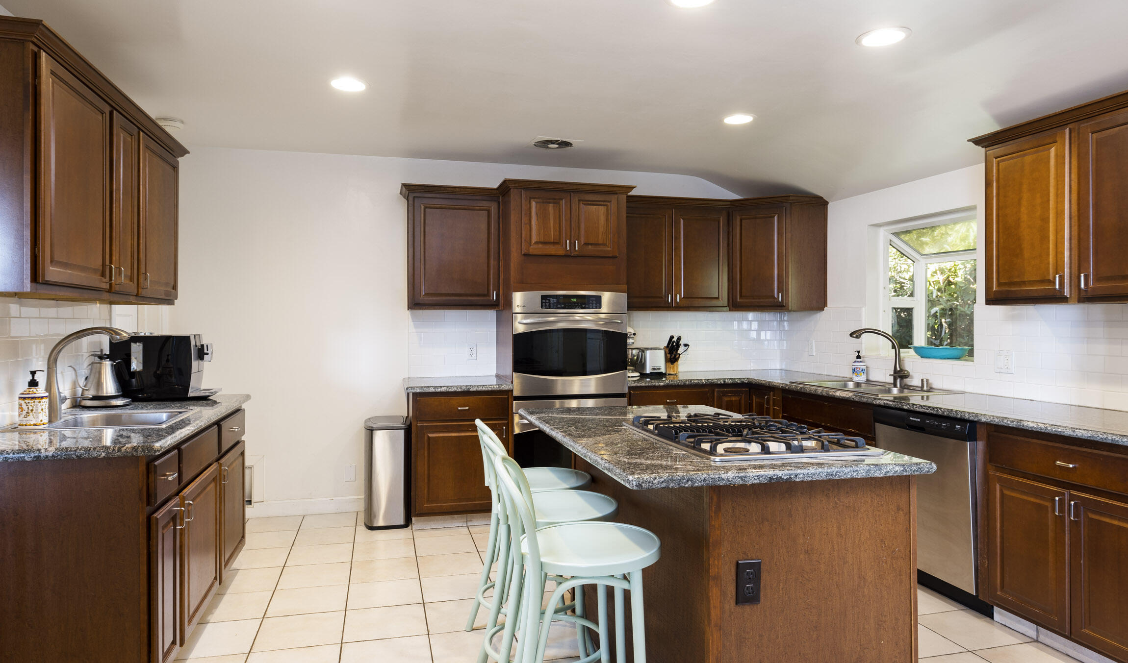 1731 Las Tunas Road Santa Barbara, CA 93103 - Photo 14 of 18 1731 Las Tunas Kitchen