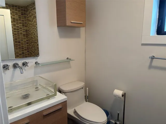 a view of a livingroom with furniture and windows