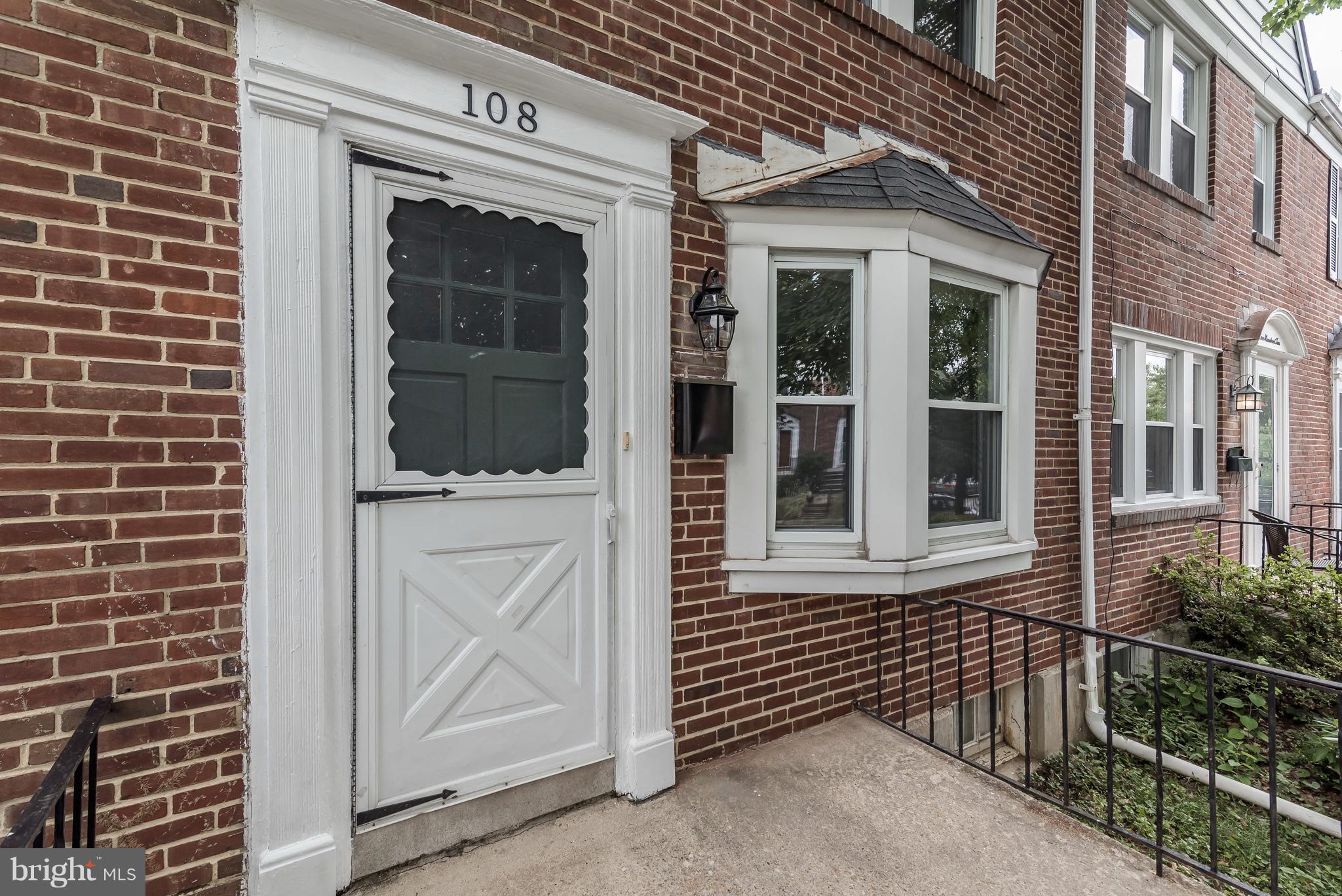 108 Overbrook Road Baltimore, MD 21212 - Photo 2 of 30 Step inside