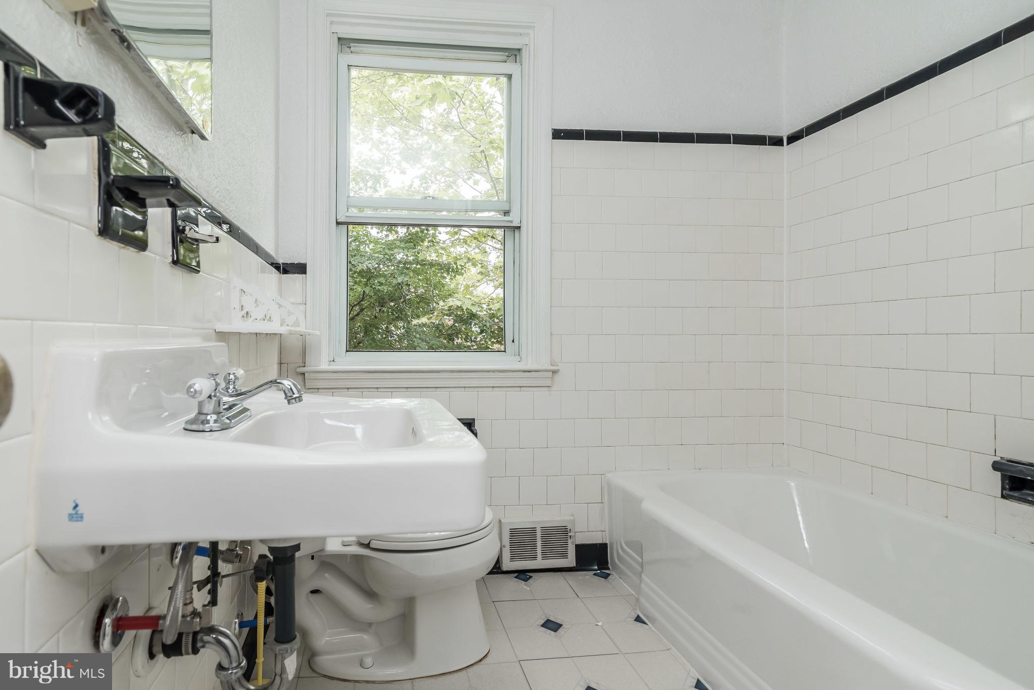 108 Overbrook Road Baltimore, MD 21212 - Photo 21 of 30 Bath