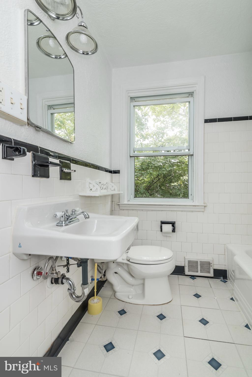 108 Overbrook Road Baltimore, MD 21212 - Photo 22 of 30 Bath