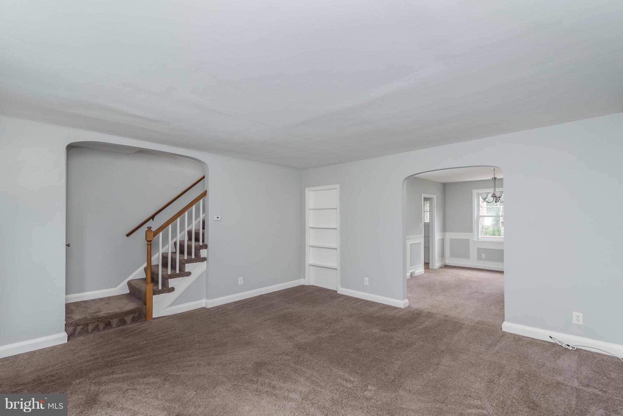 108 Overbrook Road Baltimore, MD 21212 - Photo 4 of 30 Living Room