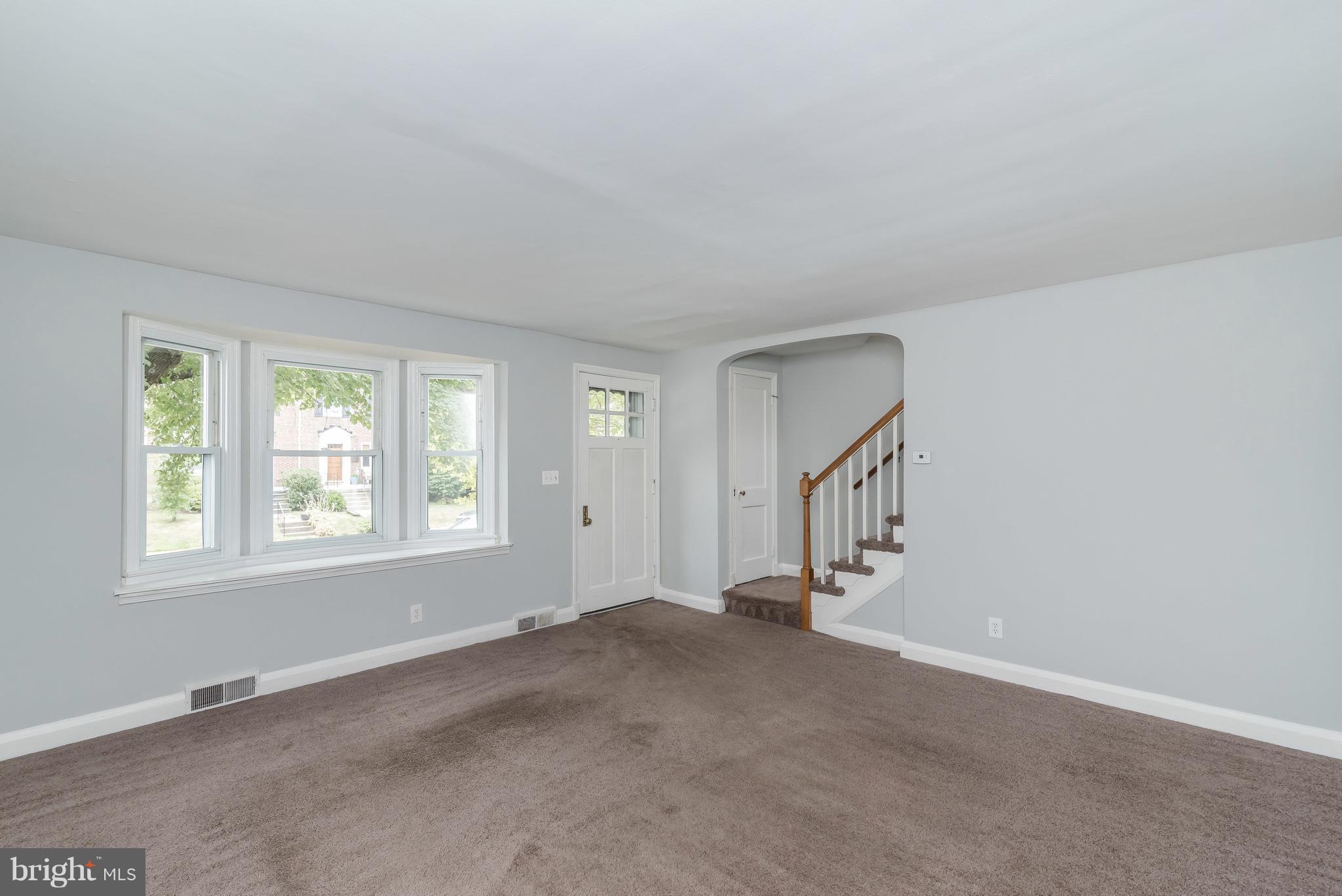 108 Overbrook Road Baltimore, MD 21212 - Photo 5 of 30 Living Room