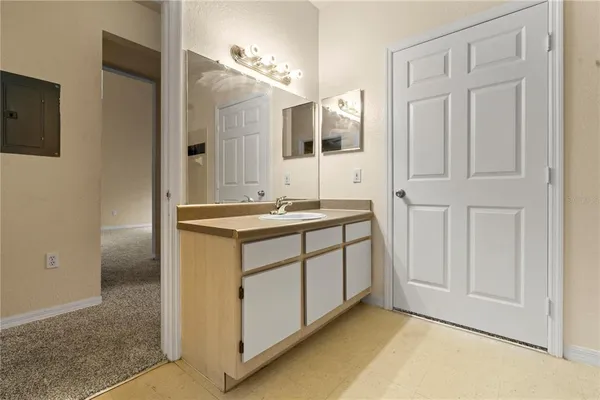 $219,000 | 6021 Westgate Drive, Unit 823, Orlando, FL 32835