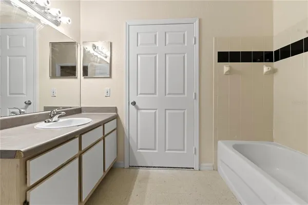 $219,000 | 6021 Westgate Drive, Unit 823, Orlando, FL 32835