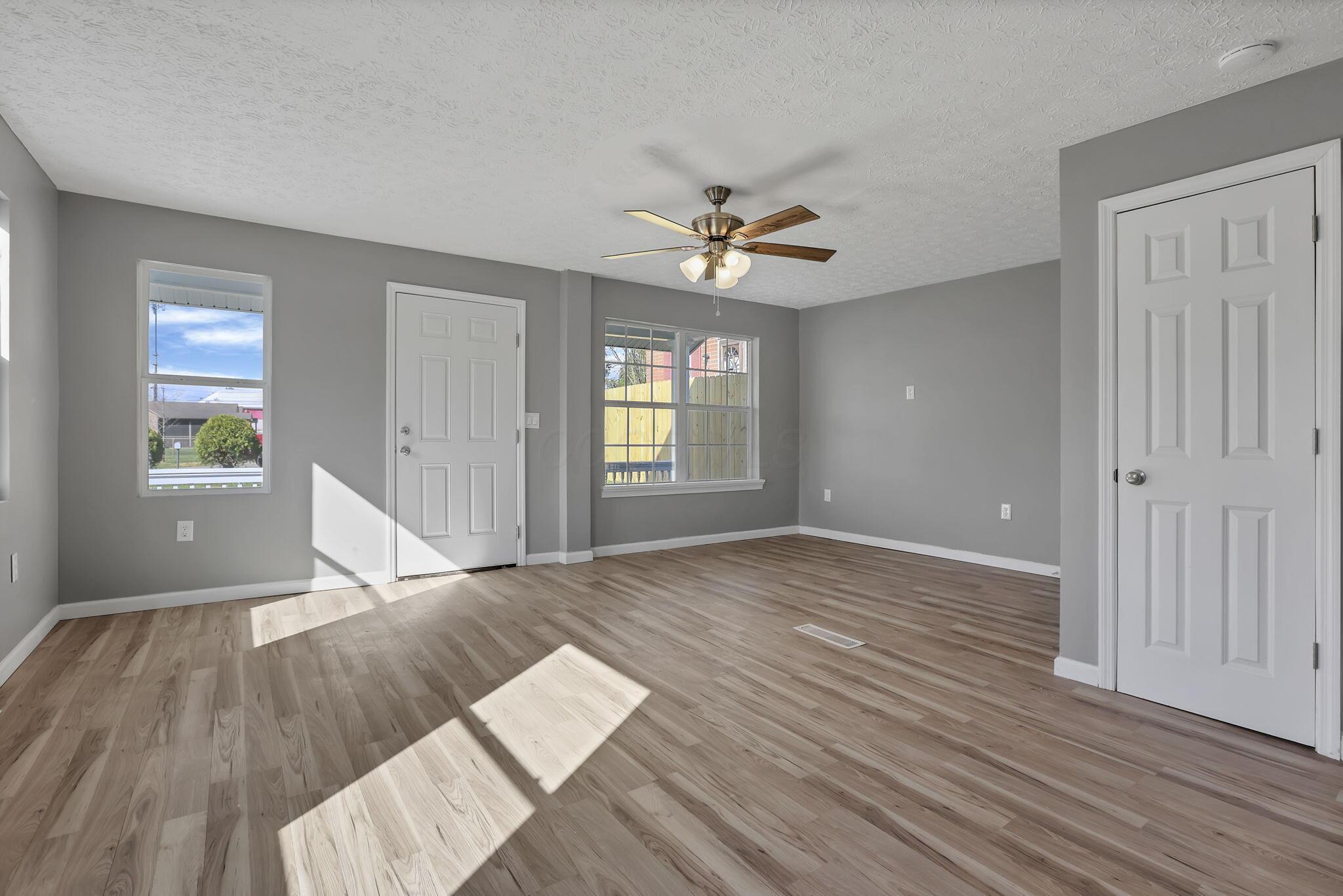 65 Rumsey Road Columbus, OH 43207 - Photo 5 of 39 Livingroom