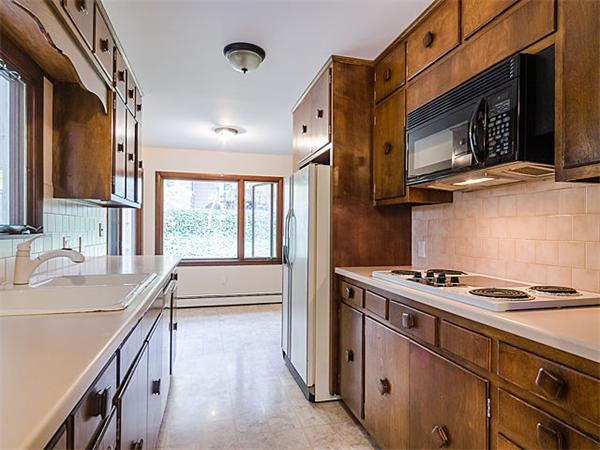 6 Leslie Road Framingham, MA 01702 - Photo 3 of 14 Gallery Image 3