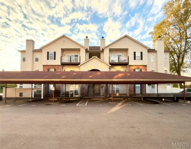 $169,900 | 1287 Garden Cir Drive, Unit 2B, St. Louis, MO 63125