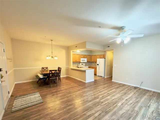 $169,900 | 1287 Garden Cir Drive, Unit 2B, St. Louis, MO 63125