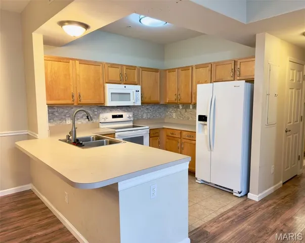 $169,900 | 1287 Garden Cir Drive, Unit 2B, St. Louis, MO 63125