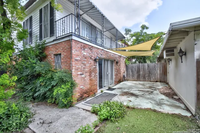 a view of a house with a yard and plants