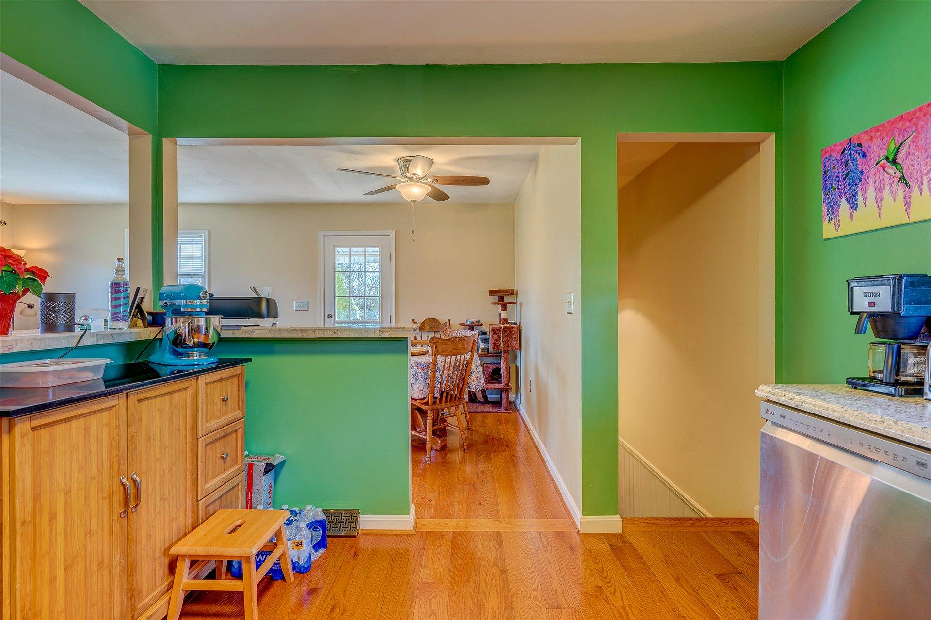 1716 Mountain View Road Vinton, VA 24179 - Photo 13 of 28 a view of a living room