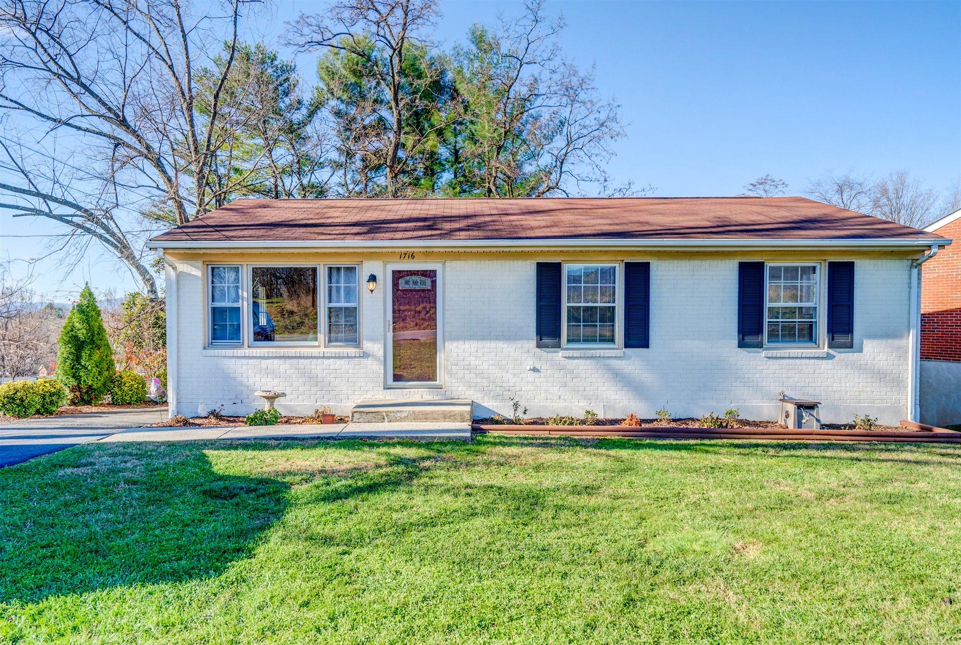 1716 Mountain View Road Vinton, VA 24179 - Photo 28 of 28 a front view of a house with a yard