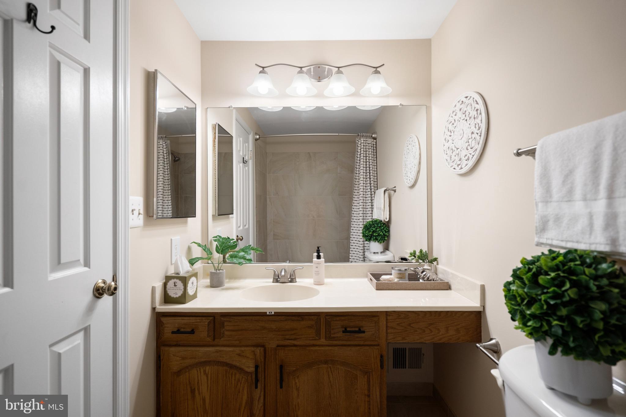 8943 Park Forest Drive Springfield, VA 22152 - Photo 58 of 74 Full bathroom on bedroom level