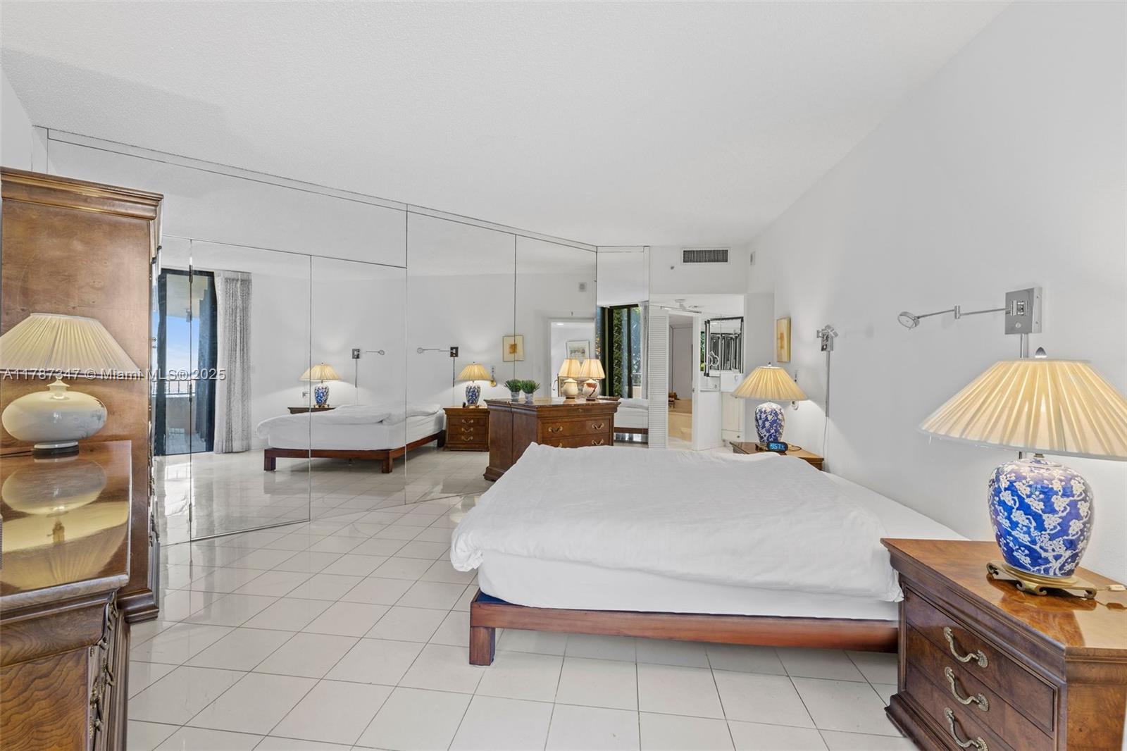 520 Brickell Key Drive, Unit A201 Miami, FL 33131 - Photo 21 of 52 a bed room with a bed and a lamp