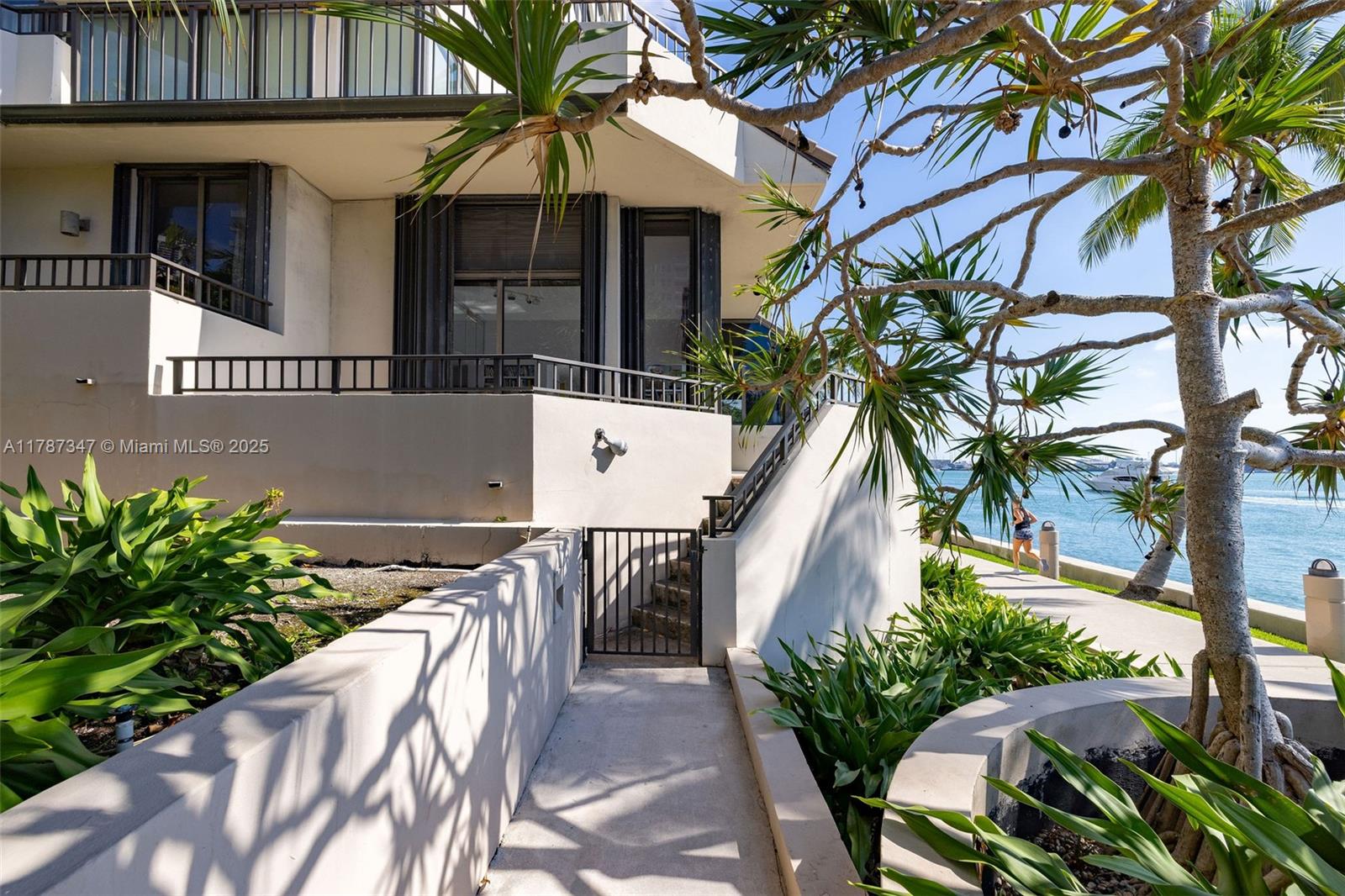 520 Brickell Key Drive, Unit A201 Miami, FL 33131 - Photo 35 of 52 a view of a house with fountain and porch