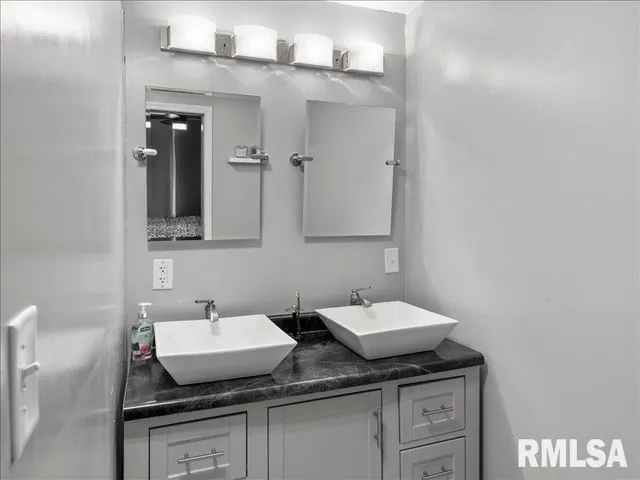 $160,000 | 300 South Meadow Street, Royalton, IL 62983